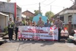 Polres Gresik Salurkan Air Bersih untuk Warga Duduk Sampeyan Sambut HUT Bhayangkara ke-80