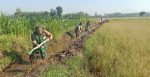 Gotong Royong Bersihkan Irigasi, Babinsa Nogosari Bantu Lancarkan Pengairan Pertanian