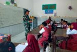 Dekat dengan Pelajar, Babinsa Purorejo Tanamkan Semangat Belajar dan Karakter Kebangsaan