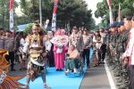 Disambut Pedang Pora dan Atraksi Budaya, Irjen Pol Dekananto Eko Purwono Resmi Pimpin Polda Jatim