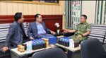 Dandim 0821/Lumajang Terima Ucapan HUT ke-81 TNI dari Manajer Aston Inn Hotel
