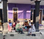Dukung Kesehatan Masyarakat, Babinsa Pagowan Dampingi Bidan Desa dalam Pelayanan Posyandu ILP