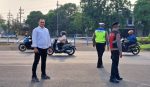 Tak Hanya Berantas Narkoba, AKP Adik Agus Putrawan Hadir di Jalan, Pastikan Pelajar Menyeberang Aman
